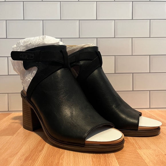 Dr. Scholl's Everly Sandal, 7.5 Medium Width - Picture 2 of 7